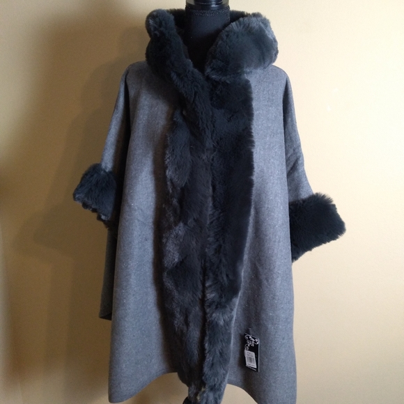 Other - Women's Grey Faux Fur Trimmed Hooded Poncho Cape- OS NWT